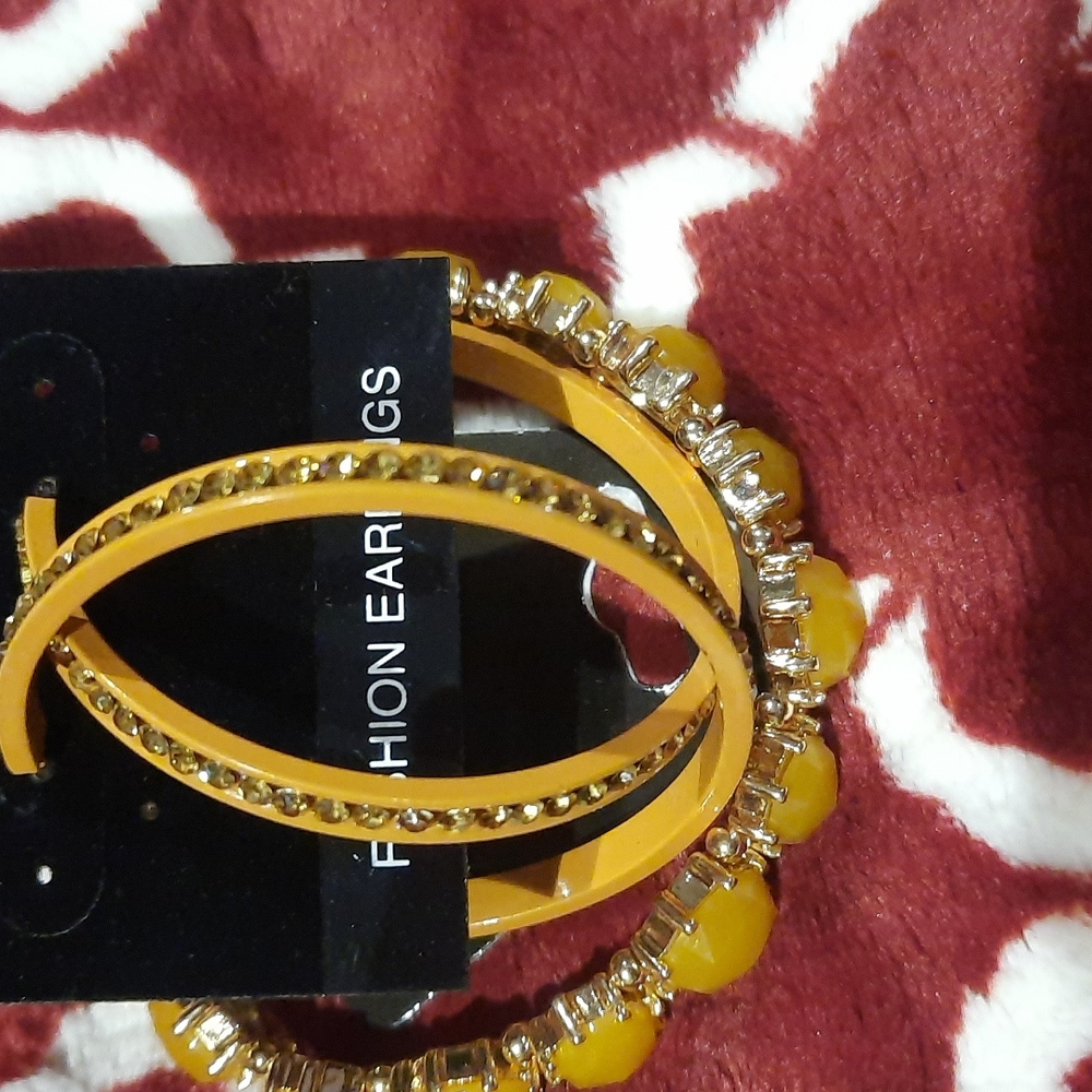 Earrings & bracelet - Picture 4 of 5
